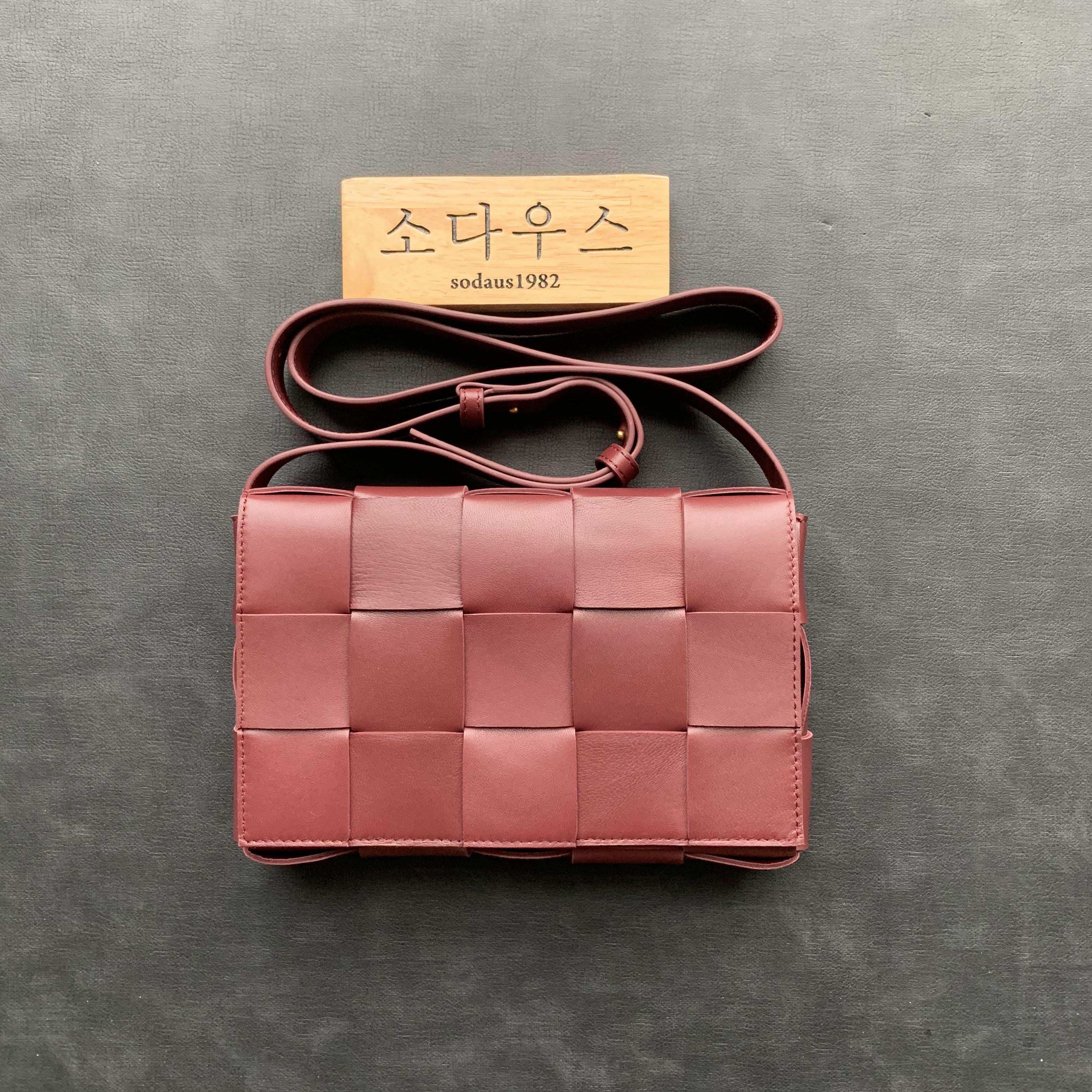 보테가 베네타 인트레치아토 카세트백