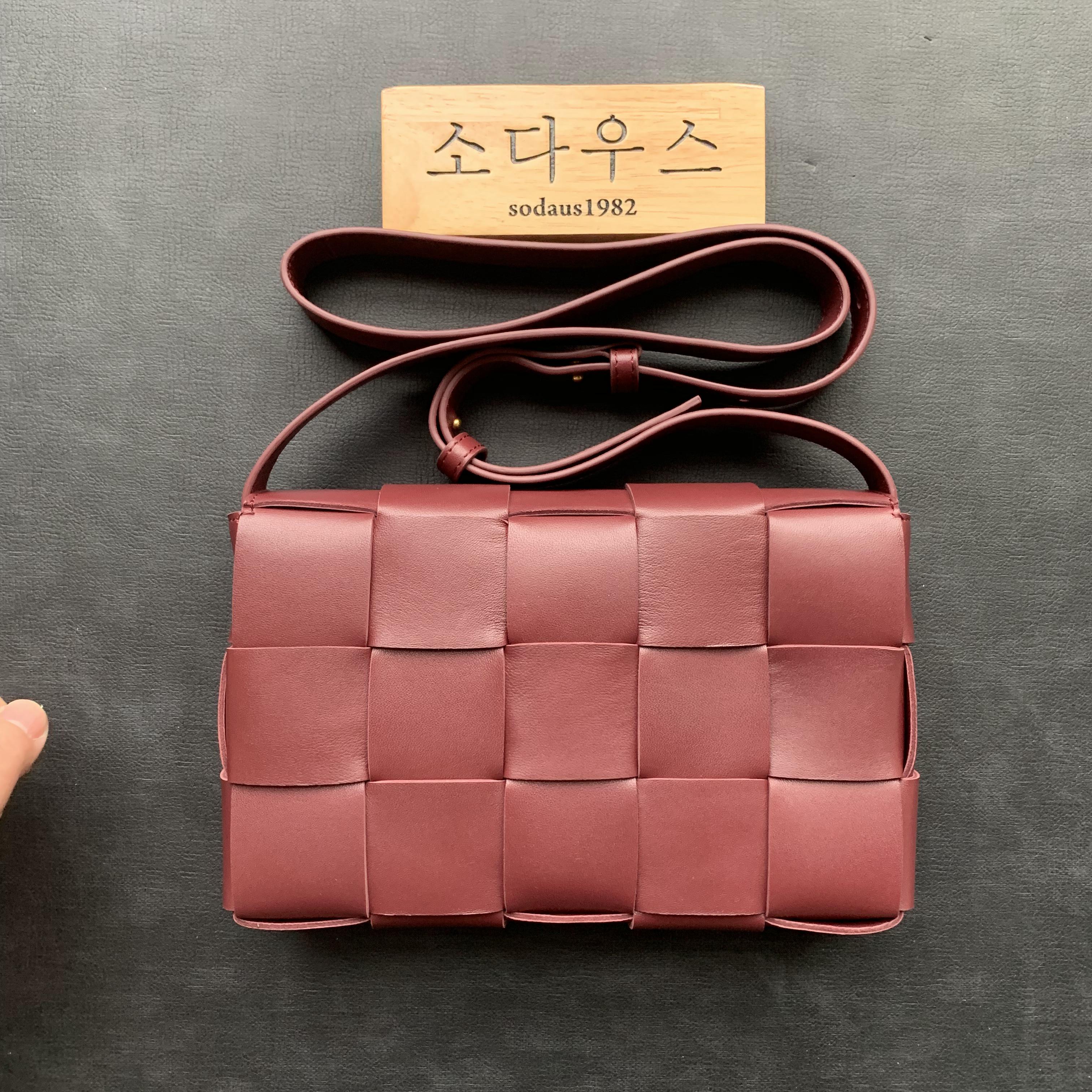 보테가 베네타 인트레치아토 카세트백