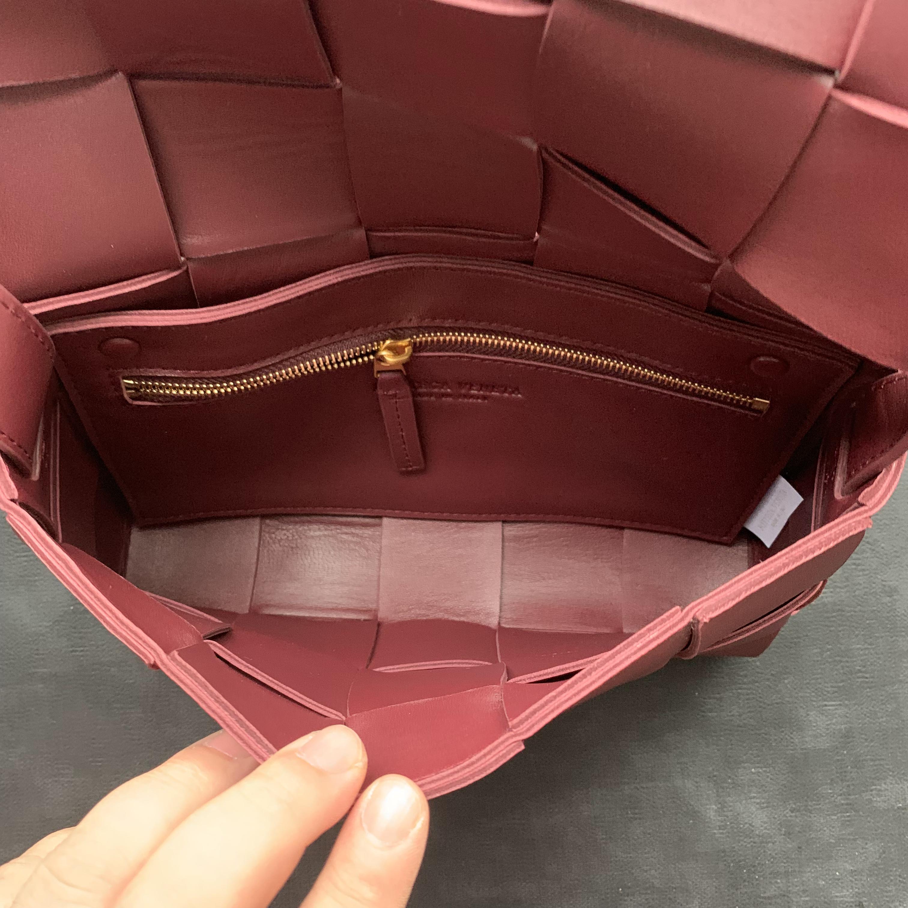 보테가 베네타 인트레치아토 카세트백