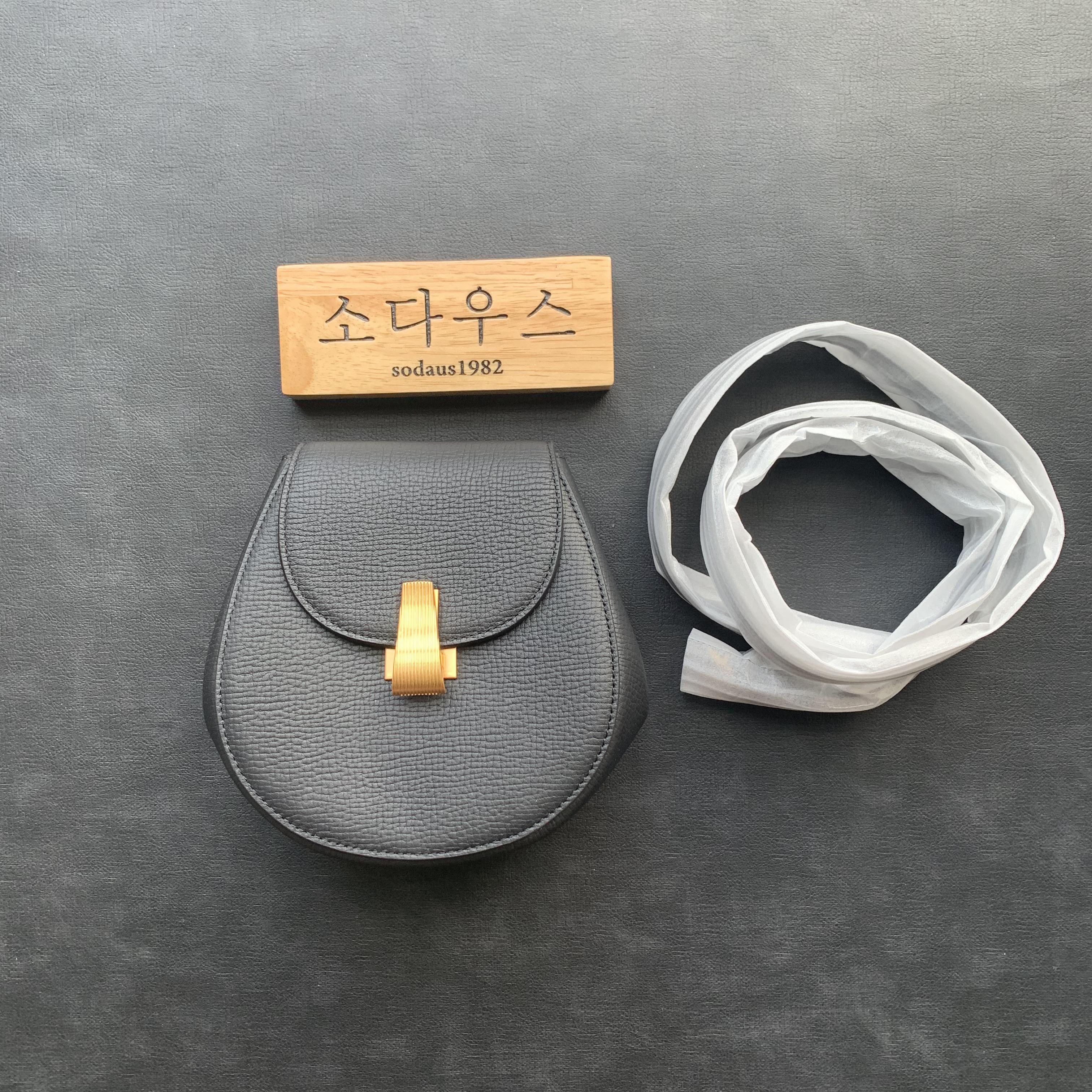 보테가 베네타 앵글백