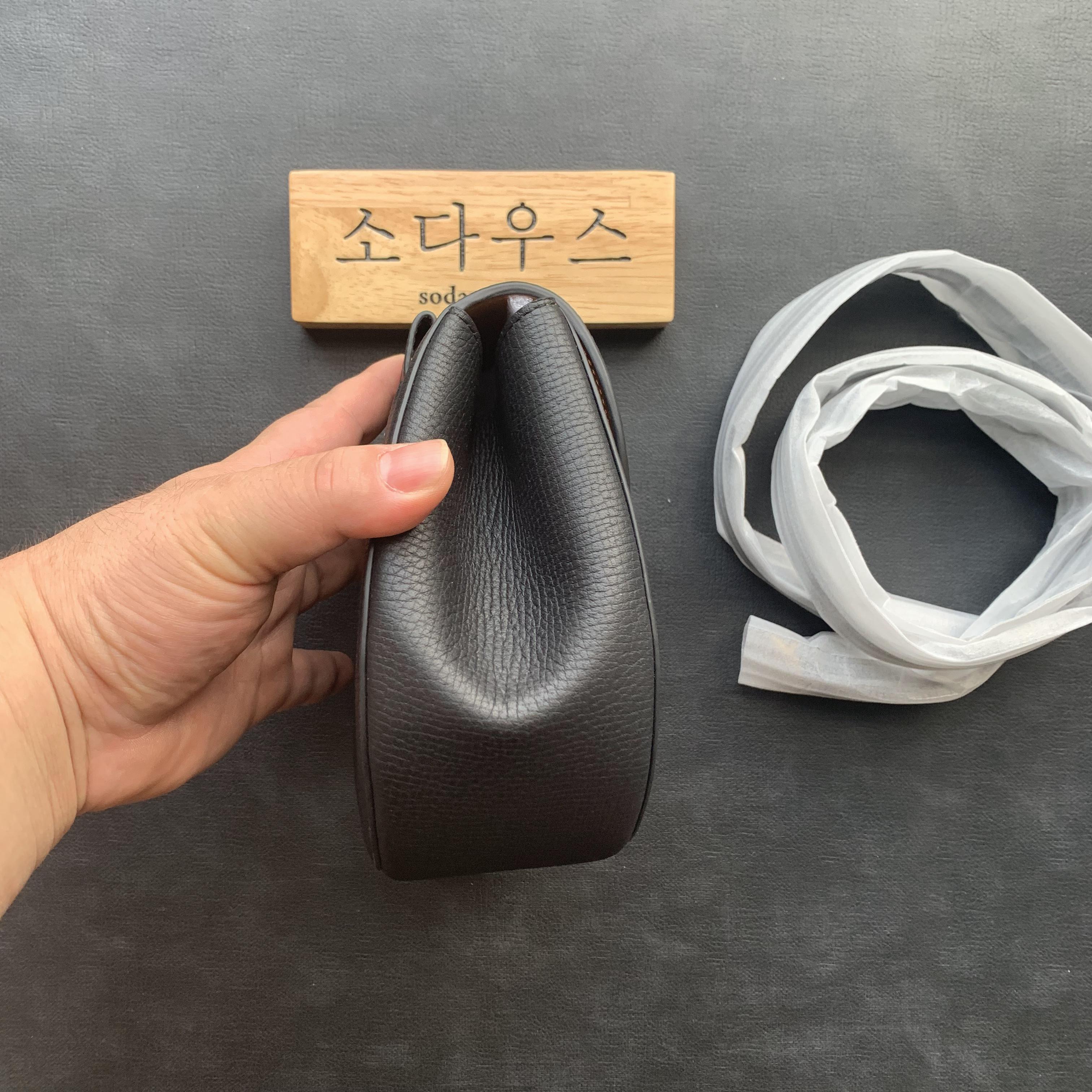 보테가 베네타 앵글백