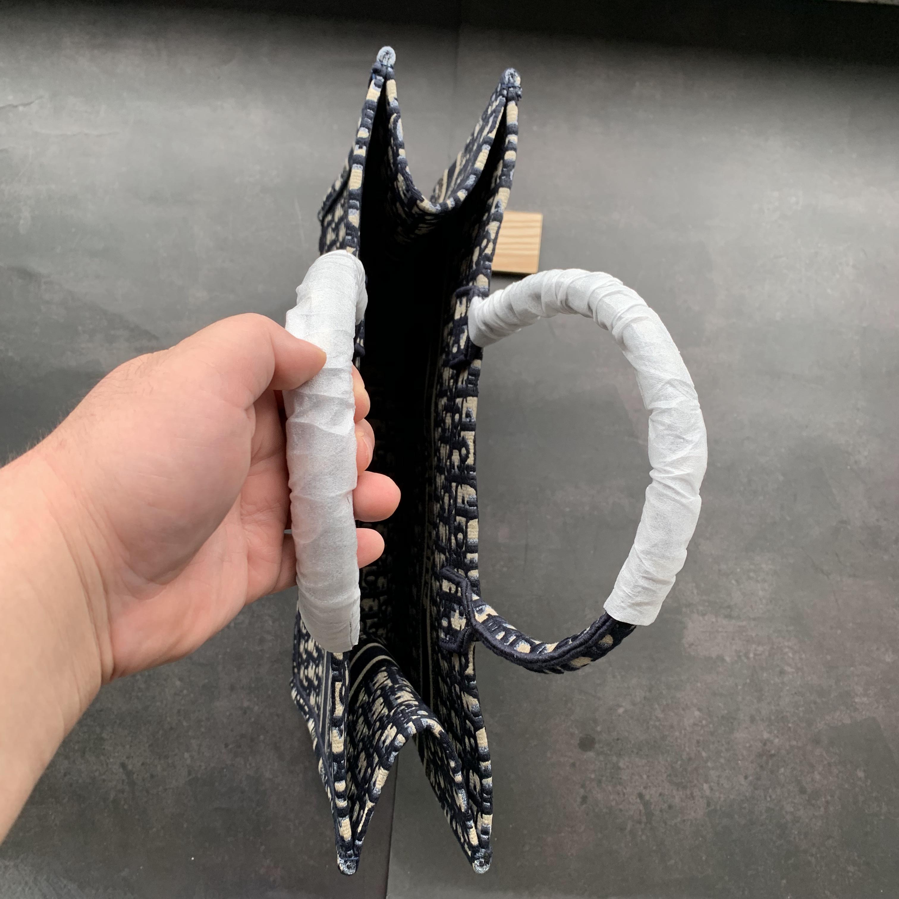 디올 오블리크 북토트