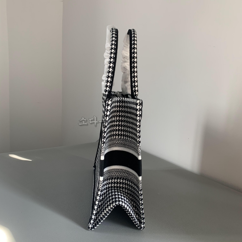 디올 북토트_42cm