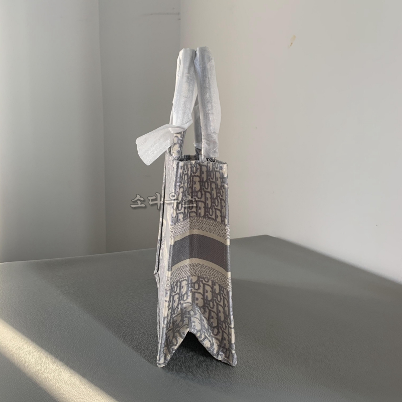 디올 북토트백 라지_42cm
