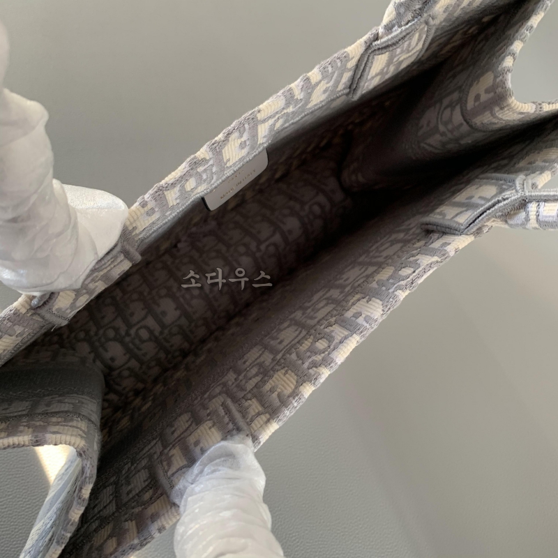 디올 북토트백 라지_42cm