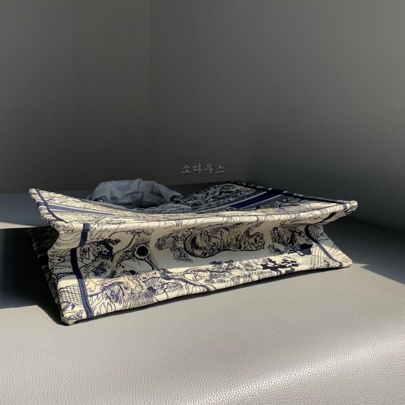 디올 북토트 백라지_42cm