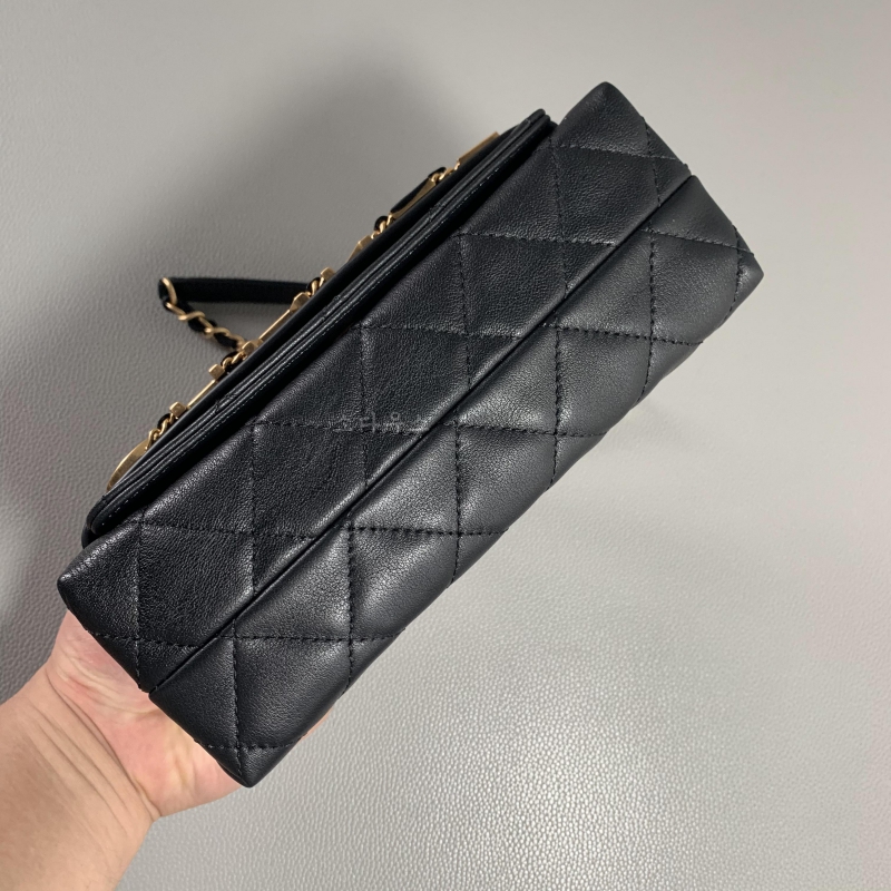 샤넬 레터링 플랩백_21*15*8cm