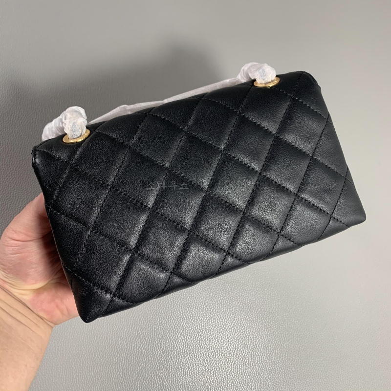 샤넬 레터링 플랩백_21*15*8cm